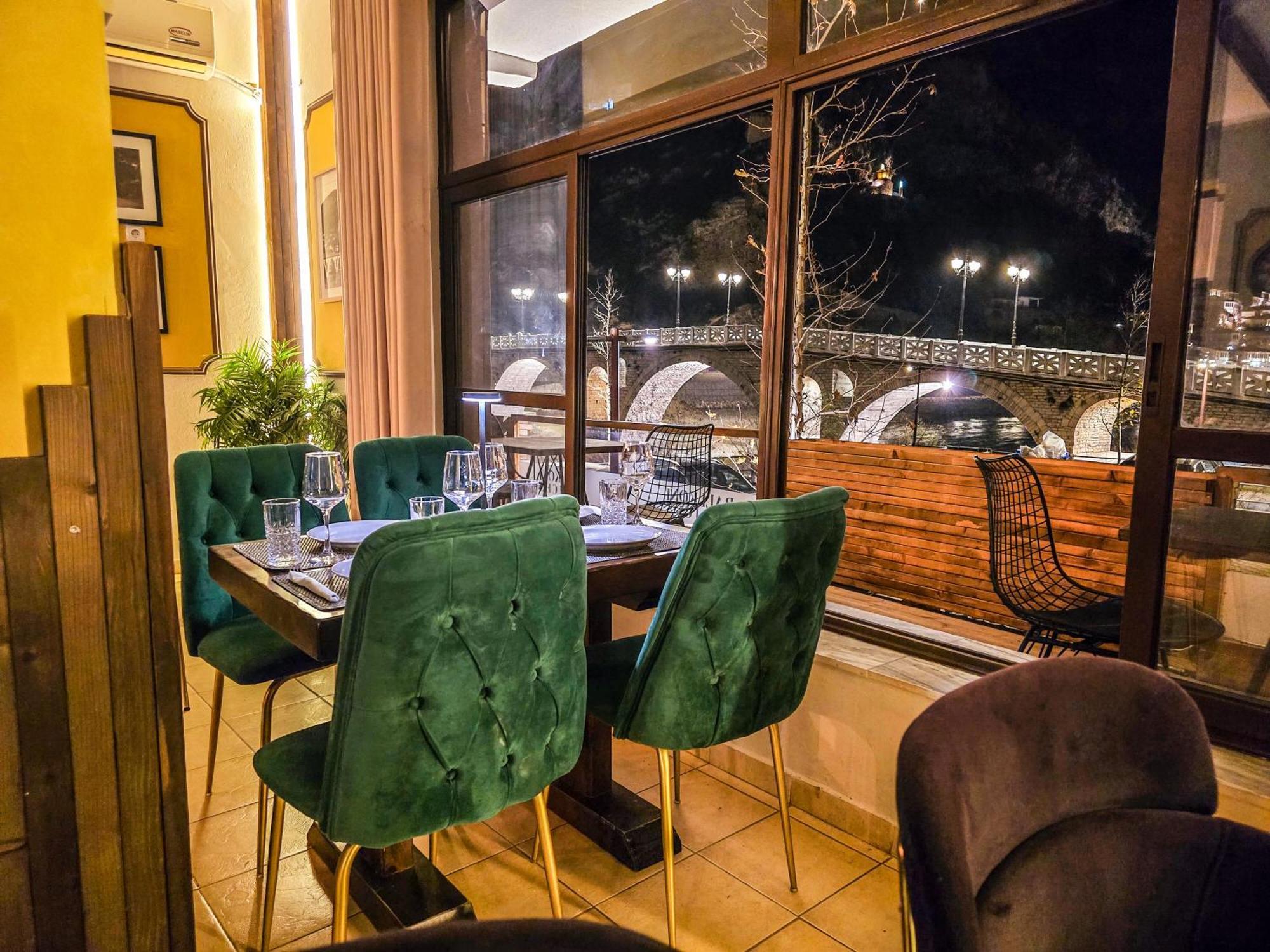 Hotel Gorica - Unesco Quarter เบราท ภายนอก รูปภาพ