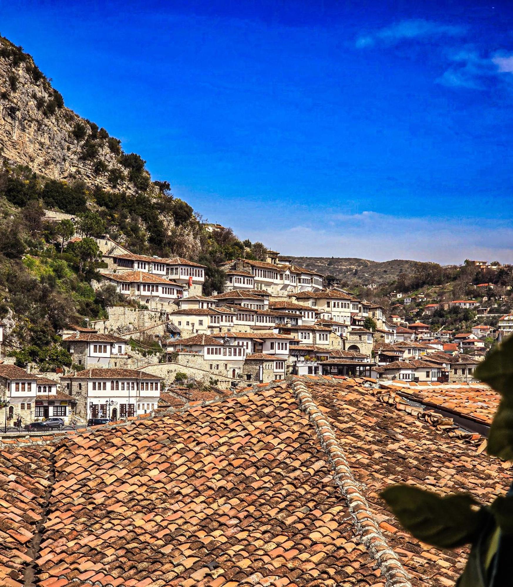 Hotel Gorica - Unesco Quarter เบราท ภายนอก รูปภาพ